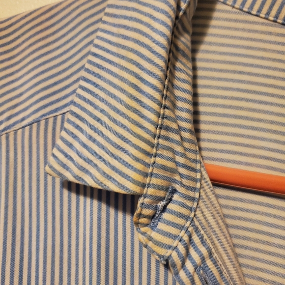 Sleeveless Blouse - Picture 4 of 6